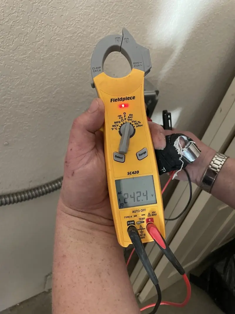 Voltage testing with clamp meter during Aluminum Wiring Replacement in Croton